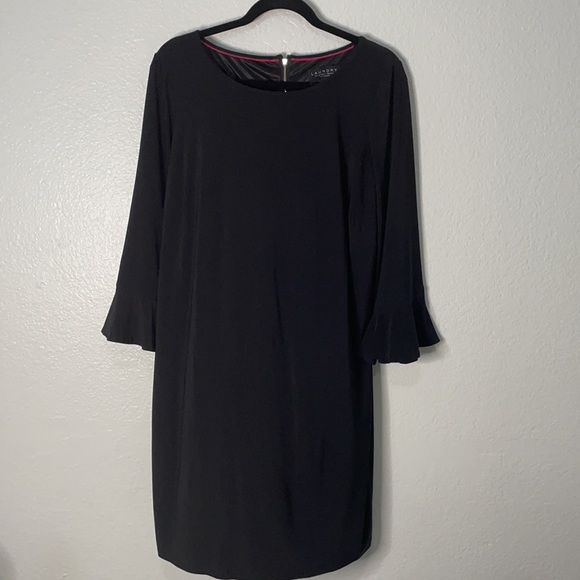 LAUNDRY BY SHELLI SEGAL Black Dress With Ruffle Sleeves | Medium - Picture 2 of 8